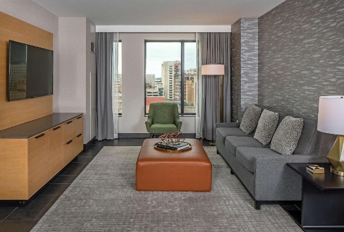 Hilton Des Moines Downtown image 9
